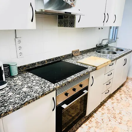 Apartment Comfort And An Ideal Location! *