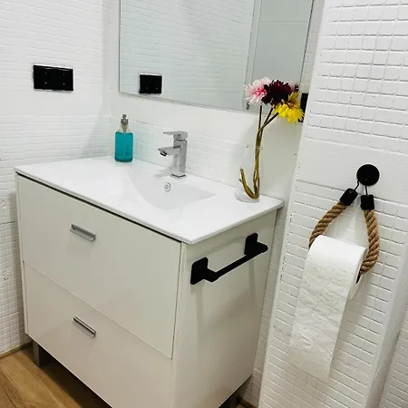 Comfort And An Ideal Location! *