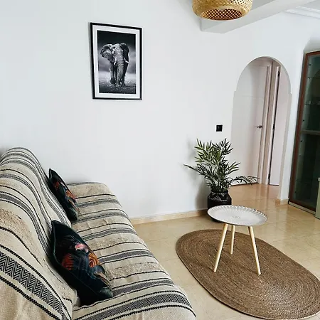 Apartment Comfort And An Ideal Location! *